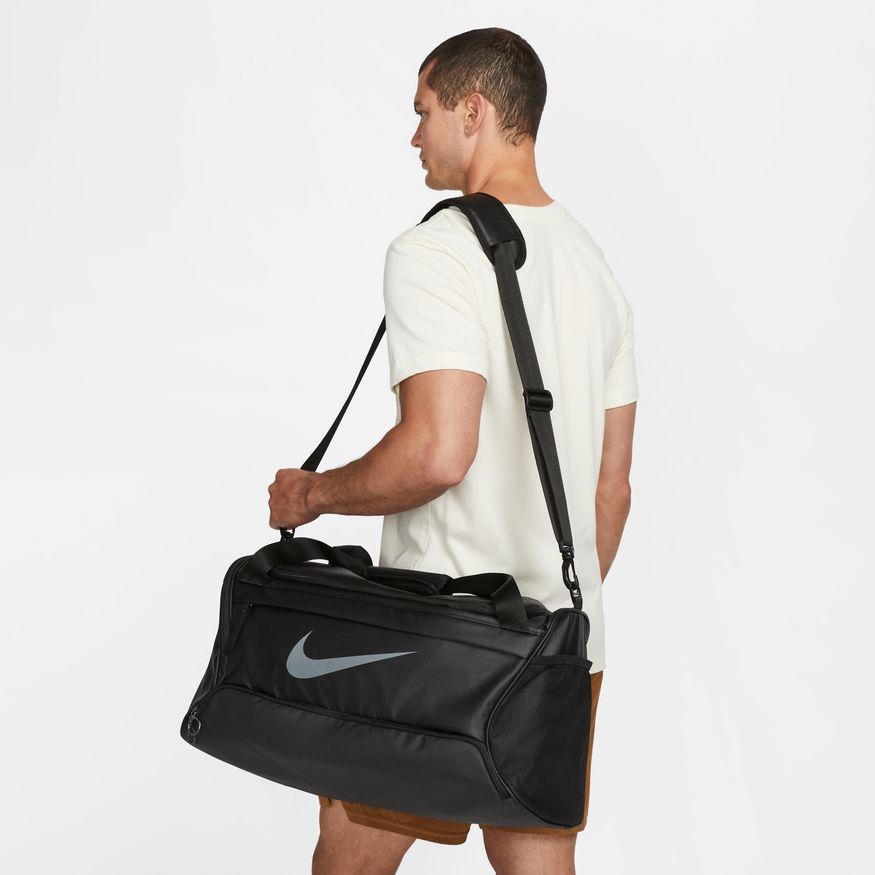 Nike travel outlet bag with wheels